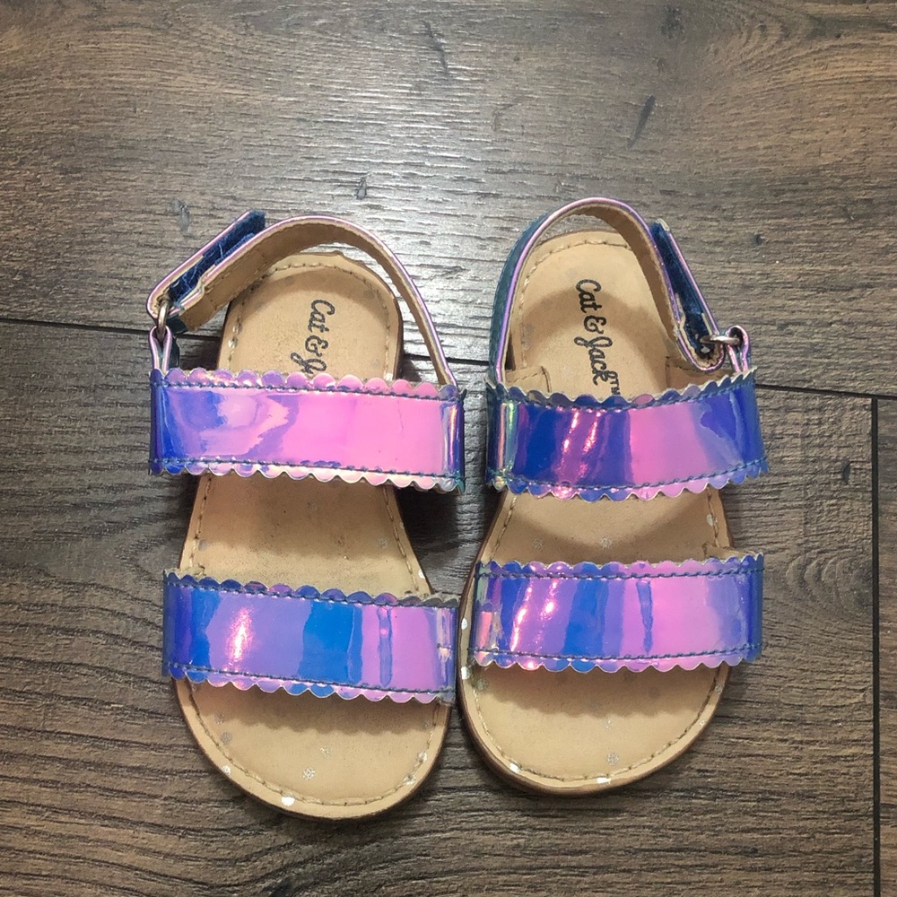 Toddler girls metallic sandals! Size 5, LIKE NEW!
